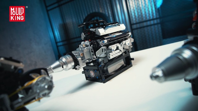 Mould King 10088 MOC Technik V8 Motor Kit-Technologie Sportwagen Elektromotorantrieb Klemmbausteine Bausatz Enthält Motor/Batteriekasten (535 Teile