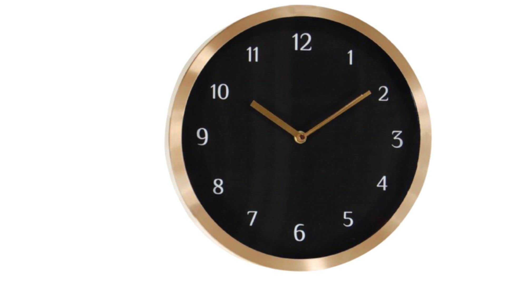 Horloge murale design dorée en métal Ø30cm luxe pour salon élégant et moderne