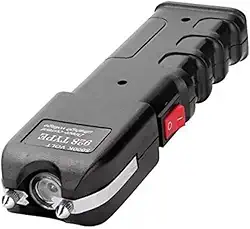 Lanterna Tática 2 em 1 Aventura Segurança Defesa Pessoal Luz Led Descarga Elétrica de até 12.000 Volts Choque