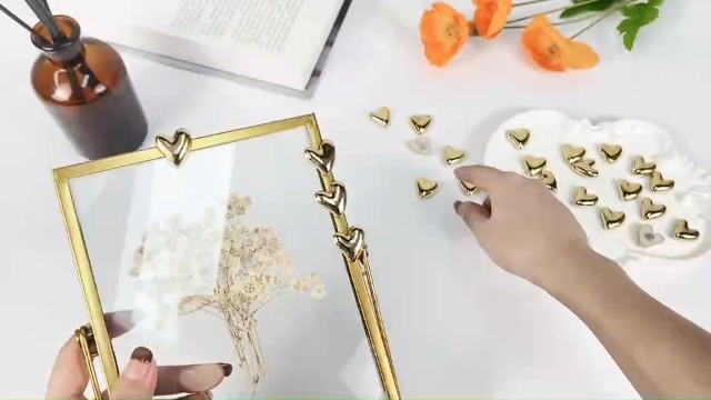 Set de 24 imanes decorativos en forma de corazón dorado miniatura 7