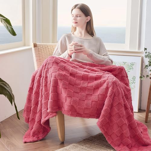 NEWCOSPLAY Super Soft Twin Blanket Coral Pink Premium Silky Flannel Fleece 3D Checkered Lightweight Bed Blanket All Season Use (Coral Pink Checkered, Twin(60"x80"))