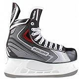 Der Eishockeyschlittschuh Vapor Elite von Bauer ist ein Sondermodell, diesen gibt es nur in limitierter Auflage. Mit einem atmungsaktiven und wärmenden Microfaser Innenfutter, weiterhin versehen ist der Vapor Elite Eishockeyschlittschuh von Bauer mit einer TPR Außensohle sowie Edelstahlkufen. Die flache Profilsohle vom Schlittschuh ist für schnelle Turns, die Fit-Passform gibt dem Fahrer einen optimalen Tragekomfort. Die etwas kürzere, gehärtete Kufe, die für Eisho