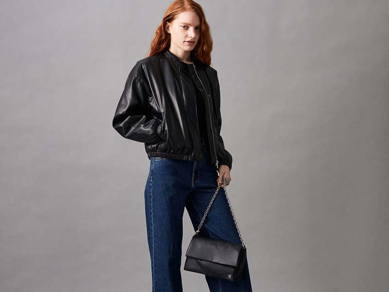 Amazon | (カルバンクライン) CALVIN KLEIN チェーンフラップバッグ
