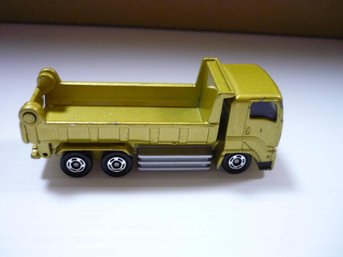 ダンプカー　ミニチュア　ミニカー Amazon | ミニカー いすゞ ギガダンプカー(ゴールド) 「 No.101