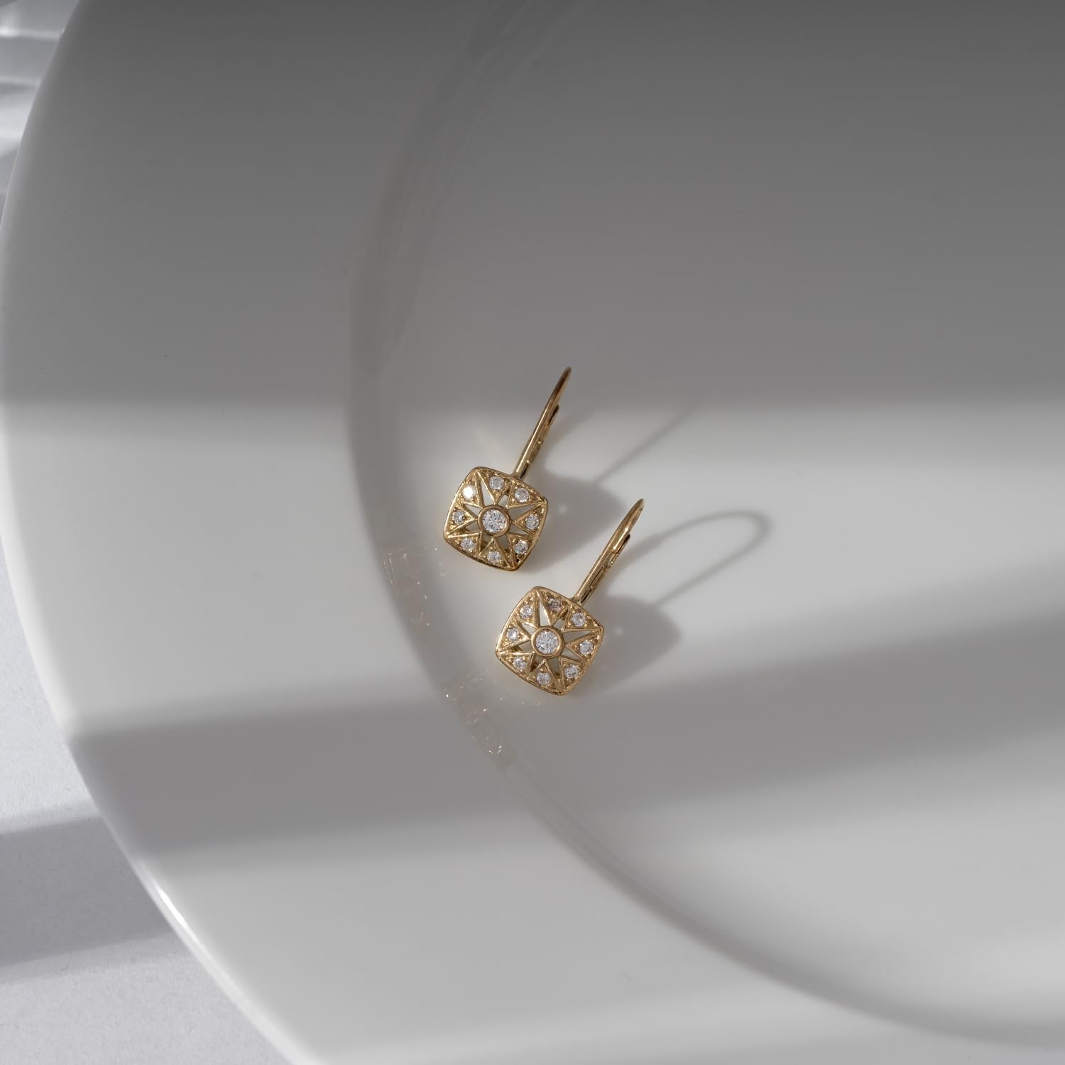 Marilyn Monroe Vintage Square Drop & Dangle Earrings | 14K Yellow Gold, Rhodium Plated 925 Sterling Silver Leverback Earrings for Women | 1 Carat Round Cut Cubic Zirconia CZ Simulated Diamond