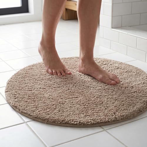 Skabt Med Omtanke Badematte Alfaro Beige Ø 60 cm | Rutschfester Badezimmerteppich aus Oeko-TEX Baumwolle | Weicher runder Duschvorleger für hautfreundliches Badeerlebnis