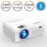 【Multimedia-Verbindung】 BIGASUO mini led beamer Einfach zu installieren und verwenden, einschließlich HDMI-, VGA-, USB-, Micro SD- und AV-Schnittstellen usw. Mit dem mitgelieferten AV- und HDMI-Kabel können Sie den Mini Video Beamer an TV, PC, TV-Box, TV-Stick oder Bluetooth-Lautsprecher und gleich losgehen! Sie können auch den Beamer an Kopfhörer oder externe Lautsprecher einfach anschließen. Kompatibel mit MacBook, iPad, iPhone und anderen Smartphones (MHL wird unterstützt).