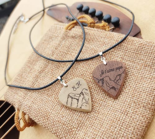 Pendentif médiator guitare personnalisé en bois massif d’acajou ou noisetier - Les Beatles, Paul McCartney, John Lennon, RIngo Starr, George Harrison Pendentif médiator guitare personnalisé en bois massif d'acajou ou noisetier – Image 3