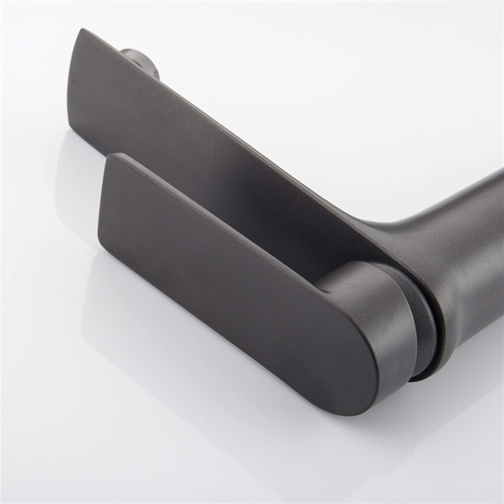 Bateria do umywalki łazienkowej Baterie umywalkowe Gun Grey Bateria łazienkowa Bateria umywalkowa z ciepłą i zimną wodą Bateria umywalkowa z mosiądzu Toaleta Baterie umywalkowe z 2 wężami Baterie