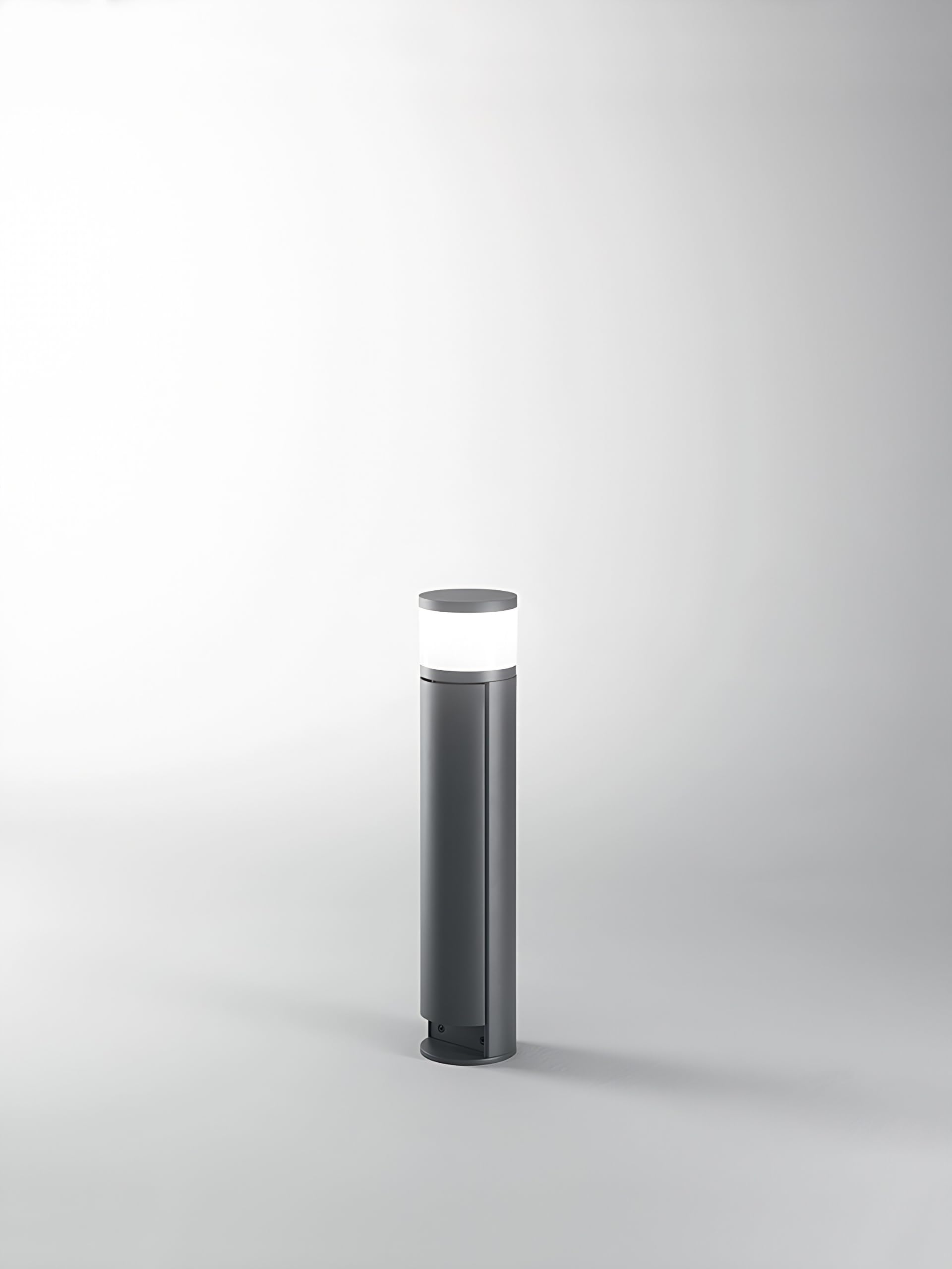 Poteau d'Extérieur en Aluminium Graphite avec Double Prise Schuko Intégrée, Diamètre 10,5 cm et Hauteur 48 cm, Protection IP44 de Marque Perenz