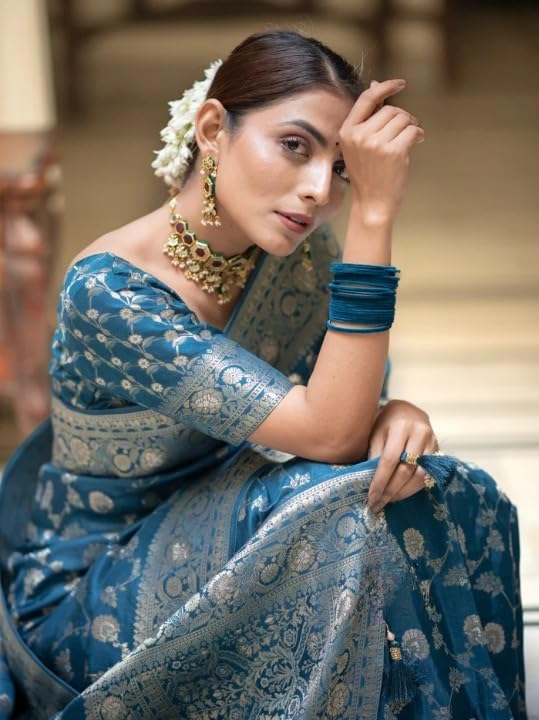 Image of Flosive Women's Soft Kangivaram Silk Saree With Copper Zari Weaving With Boluse