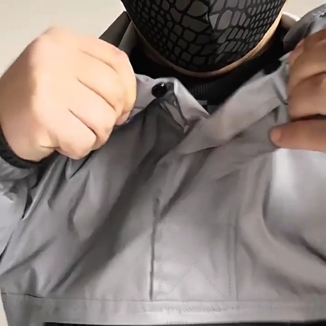 Chaqueta reflectante para hombre con capucha y bolsillos miniatura 6