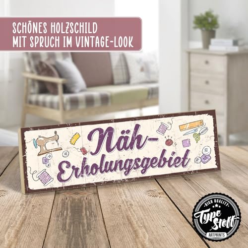 TypeStoff Holzschild mit Spruch – Näherholungsgebiet – im Vintage-Look mit Zitat als Geschenk und Dekoration zum Thema Nähen und Nähmaschine – HS-01292