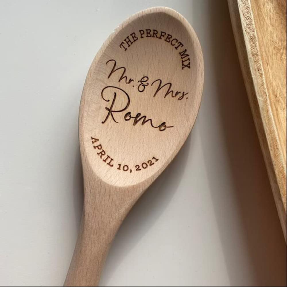 Der perfekte Mr. und Mrs. Holzlöffel, personalisiertes Hochzeitsgeschenk mit benutzerdefiniertem Nachnamen, lasergravierter Holzlöffel, Brautpartygeschenk/personalisiertes aufmerksames Geschenk, c