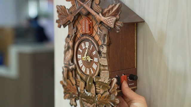 Reloj de pared cucú estilo nórdico retro con péndulo miniatura 7