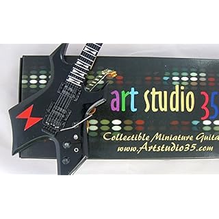 LITA FORD Guitare Miniature B.C. Rich Warlock - Les Beatles, Paul McCartney, John Lennon, RIngo Starr, George Harrison LITA FORD Guitare Miniature B.C. Rich Warlock – Image 2