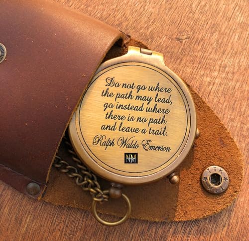 Brújula de latón con frase de Emerson y estuche de cuero miniatura 6