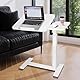 Faazy Pneumatischer Verstellbarer Betttisch mit Rollen, Geteilte Oberseite, neigbarer Nachttisch mit Rollplatte, für Laptop, Höhe 66-106 cm