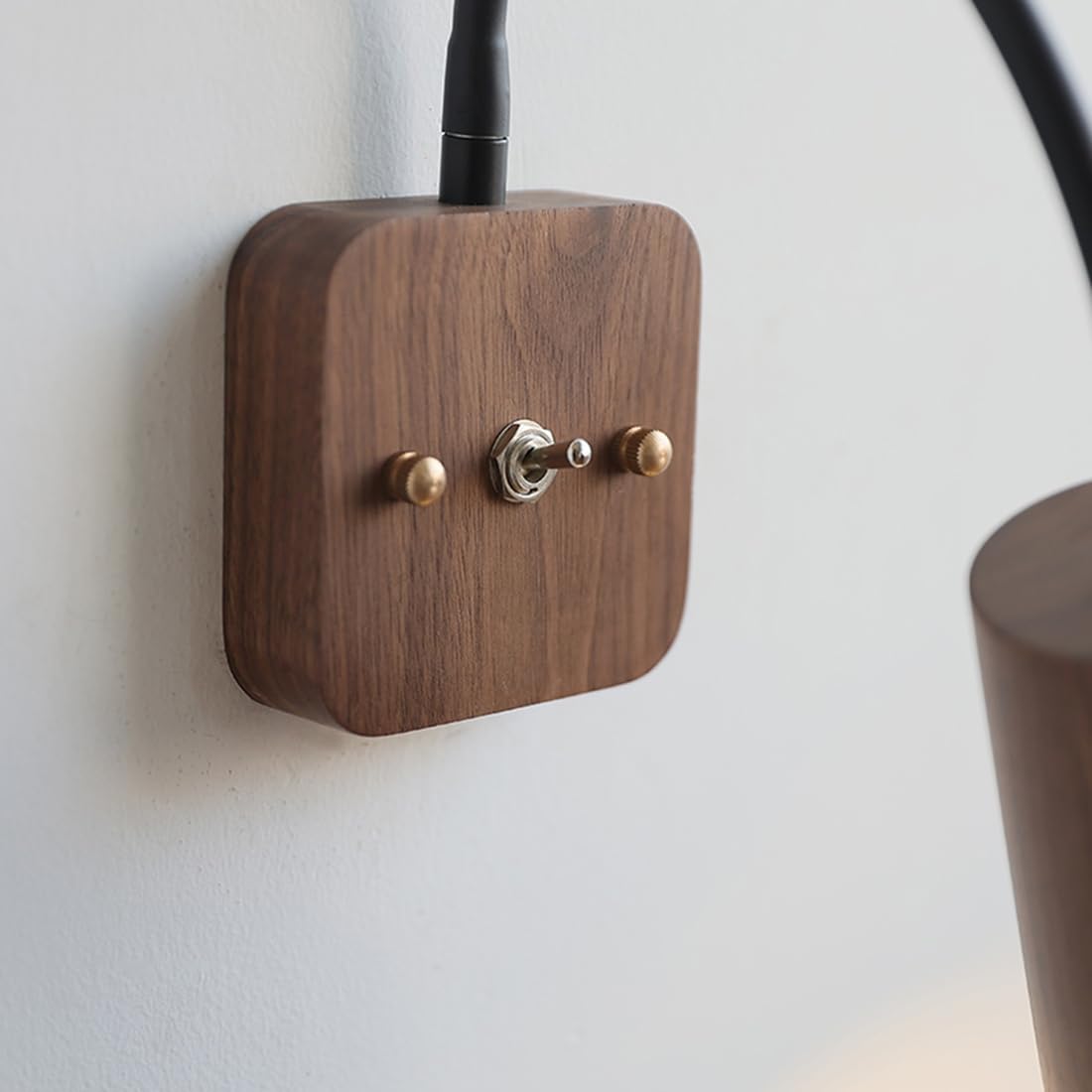 Lampada da Comodino in Legno con Tubo Nero, Applique a LED dal Design Vintage, Rotonda, in Legno di Noce, per Interni, Soggiorno, Camera da Letto.