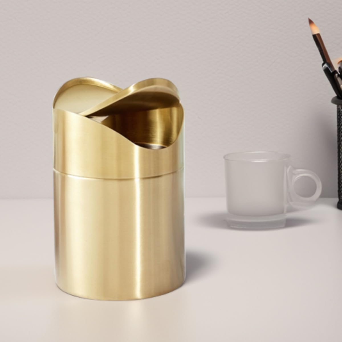 NUOBESTY Mini Poubelle de Bureau en Inox Doré avec Couvercle Corbeille à Papier Compacte pour Bureau et Voiture Poubelle de Table Multifonction pour Petits Espaces Recyclage et