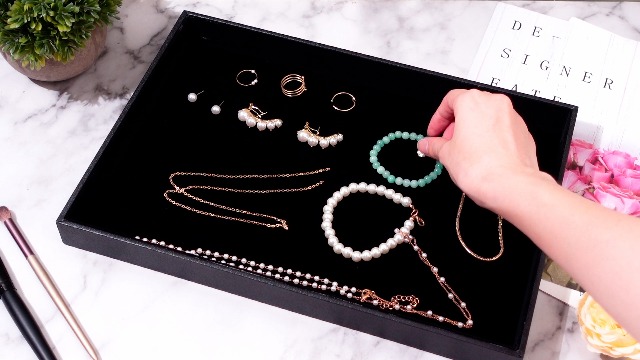 Amazon.com: Quelay Velvet Stackable Jewelry Tray Showcase Display