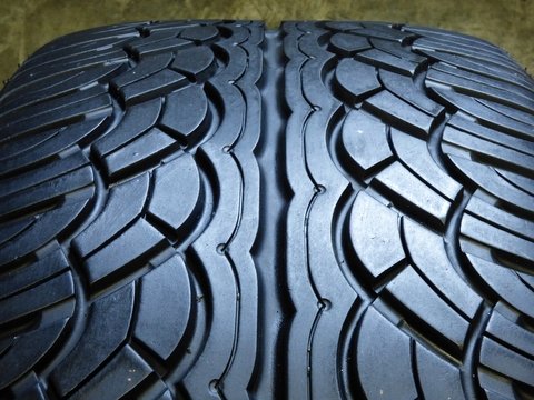 Yokohama Parada Spec X High Performance Tire - 295/45R20 114V