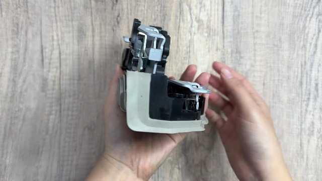 Image of MOTOALL Door Lock Actuator with Power Lock Front Right Fit for Ford F150 2015-2020 for Ford F250 F350 F450 F550 Super Duty 2017-2022 Replaces JL3Z-1521812-D