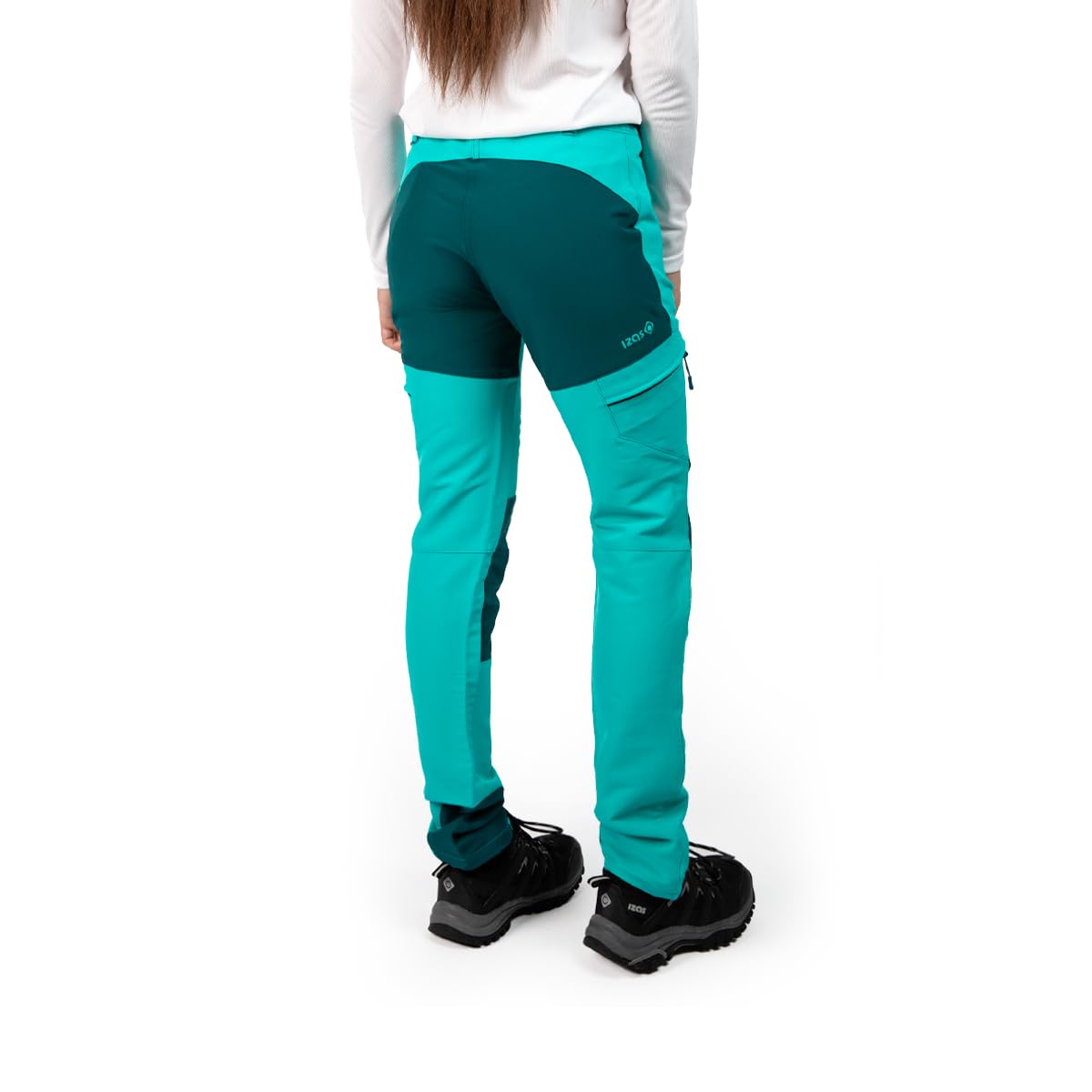 IZAS Baltic W FW Pantalone da Montagna da Donna. Tessuto Mount-Stretch Impermeabile, Traspirante ed Elasticizzato. Vita Elastica e Cintura. Ginocchia Preformate. Tasche con Cerniera. Medium Fit