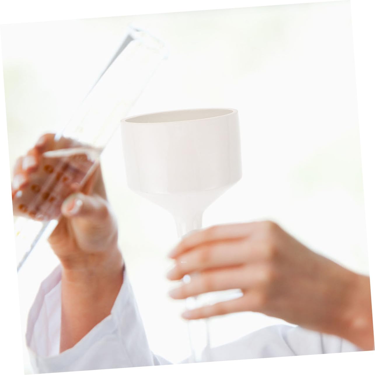 Laborfiltrationstrichter Weiß 2 Stück Keramik Präzises Ausgießen mit Abgeschrägtem Rand und Modernes Design für Studenten und Chemische Experimente