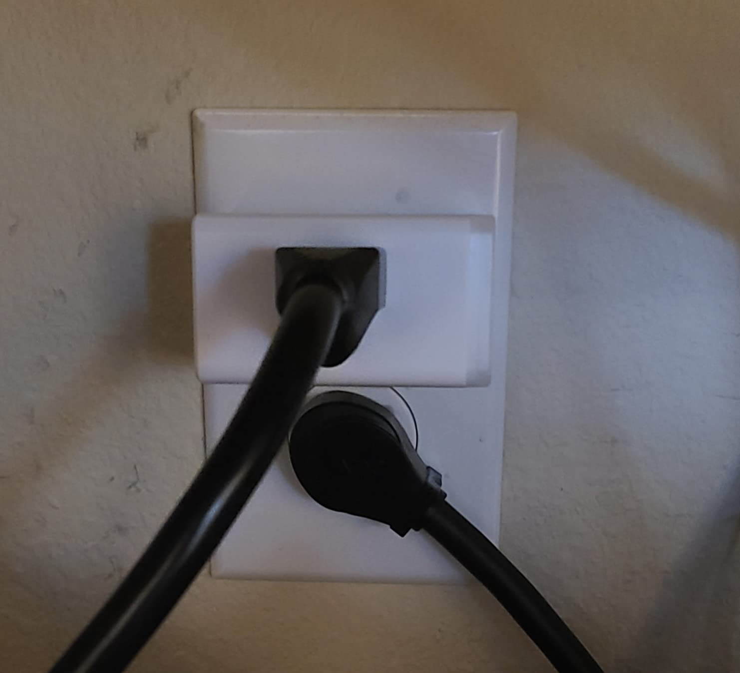 3/mo Finance APC Surge Protector Power Strip, PE76, 1440 Joule, Flat