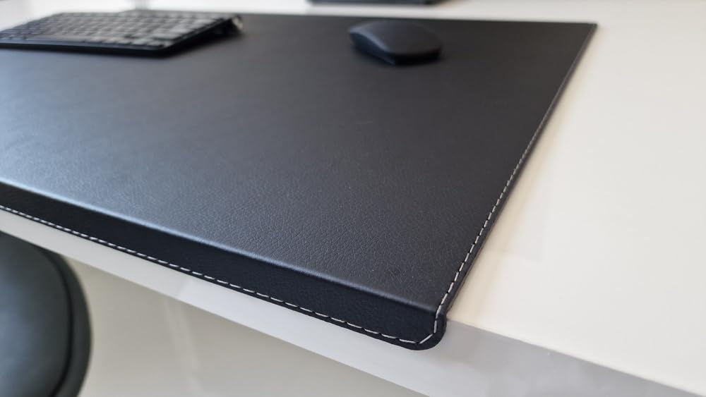 Gewinkelte Schreibtischunterlage mit Kantenschutz sanft lux Leder 90 x 47 Schwarz Silbergraue Naht