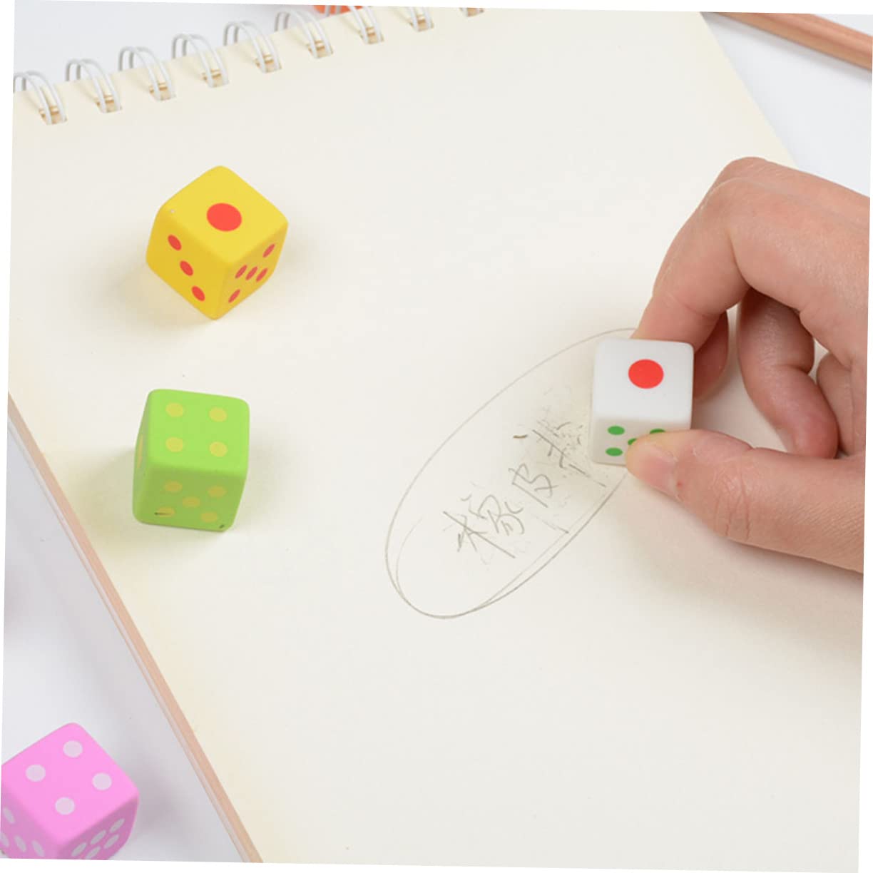 BESTonZON 90 Sätze Würfel Radiergummi Innen Formbar Nicht Teppich Radiergummi Für Kleinkinder Gummibärchen Pole Weiden Stange Korb Feendekoration Einstellbar Plattenladegeräte Frise Stopper