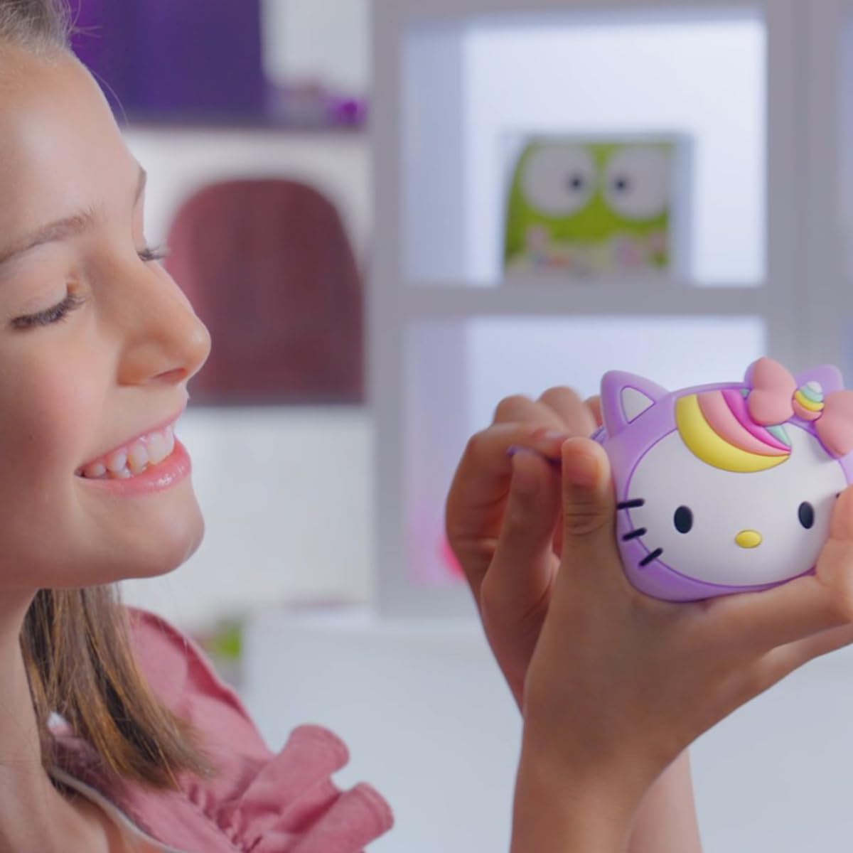 #sbabam, FUNNY BOX Hello Kitty Handbag, kolorowa torebka dziewczęca z naklejkami, pluszowa bransoletka i akcesoria, torba dziewczęca z paskiem na ramię na prezent dla dziewczynki 2 sztuki, zabawki dla