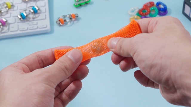 Anneau d'anxiété Fidget pour enfants, anneau de perle anti-inquiétude réglable pour enfants pour soulager le stress, jouet Fidget anneau TDAH, cadeau d'anneau de spinner pour femmes/dames/filles