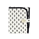 El cambiador Boho Chic en blanco y negro es un modelo muy cómodo, práctico y fácil de transportar. Un patrón especialmente ideado para utilizarlo cuando necesites cambiar a tu bebé y es plegable para facilitar su trasladarlo a todas partes. Es un diseño casual, ., Medidas: 34X66X1 cm.