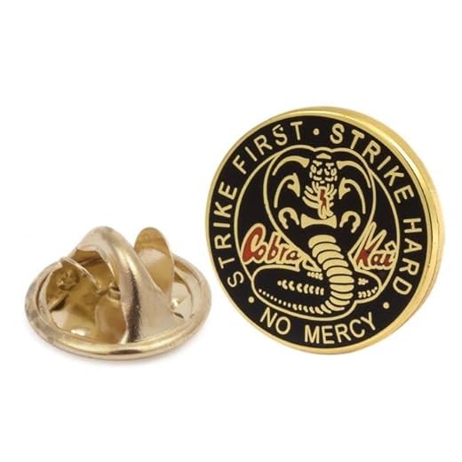 Gemelolandia | Pin de solapa Cobra Kai No mercy - 16mm | Pines Originales Para Regalar | Para las Camisas, la Ropa o para tu Mochila | Detalles Divertidos (Cobra Kai)