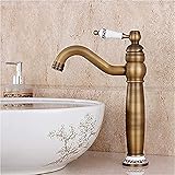 Completo con mangueras y accesorios de agua fría y caliente.