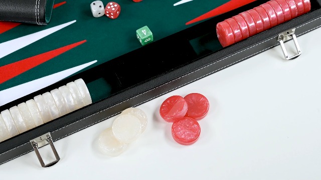 Engelhart - 250510 - Groot Luxe Backgammon 18 - Zwart - 45 cm - Kunstleer - Viltinleg - Parelmoer Dobbelstenen & Fiches - Inclusief 2 Dobbelbekers - Strategiespel