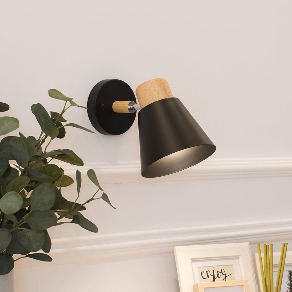 Nowoczesna lampa ścienna na stolik nocny z regulowanym metalowym kloszem w kształcie makaronu, oprawa E27, oświetlenie ścienne do sypialni, salonu, przedpokoju i innych - różowa