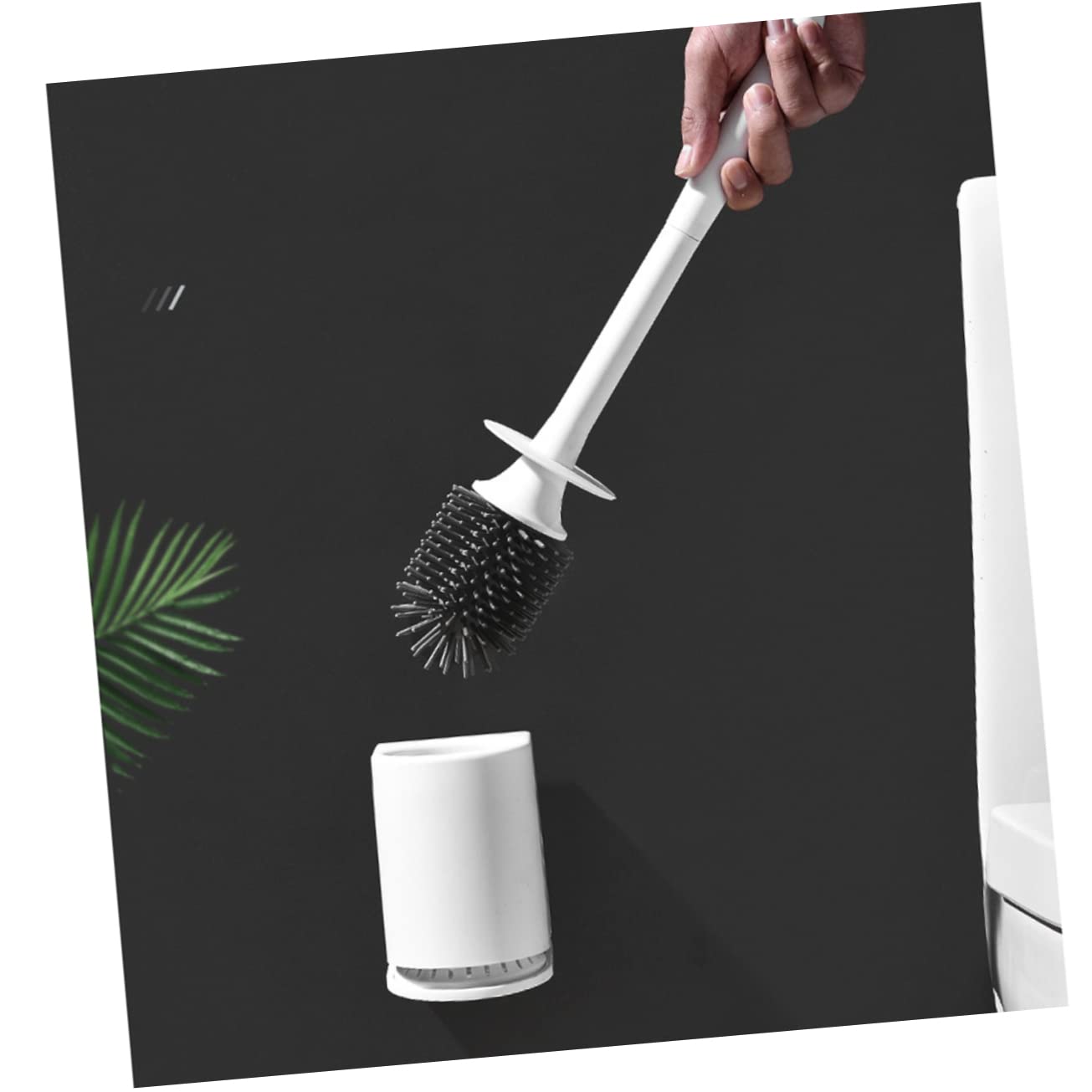Brosse pour WC murale Ciieeo : l'élégance compacte blanche au service de vos sanitaires
