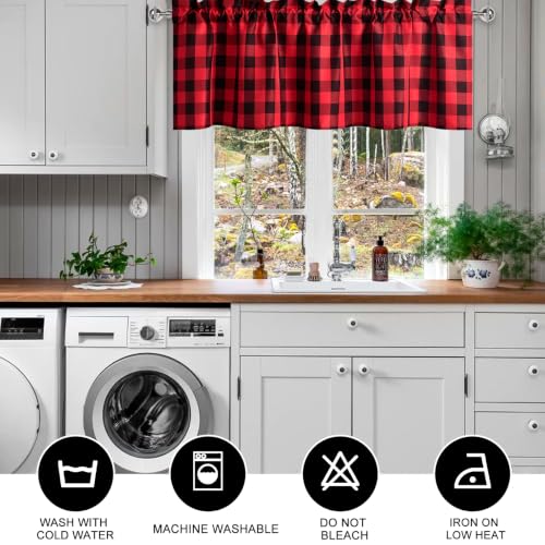 Cenefa de cortinas de cocina a cuadros para dar un toque rústico y acogedor a tus ventanas 7