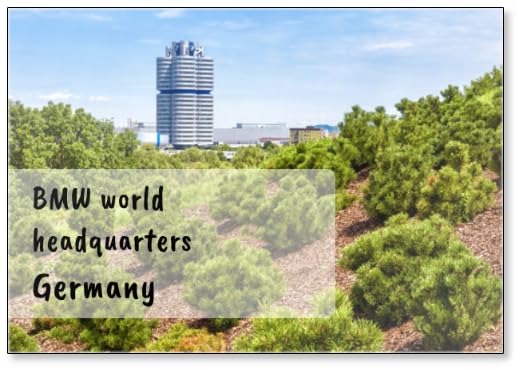 Imán para nevera con paisaje con arbustos de coníferas y sede mundial en Munich, Baviera. Vista panorámica desde el parque olímpico en verano