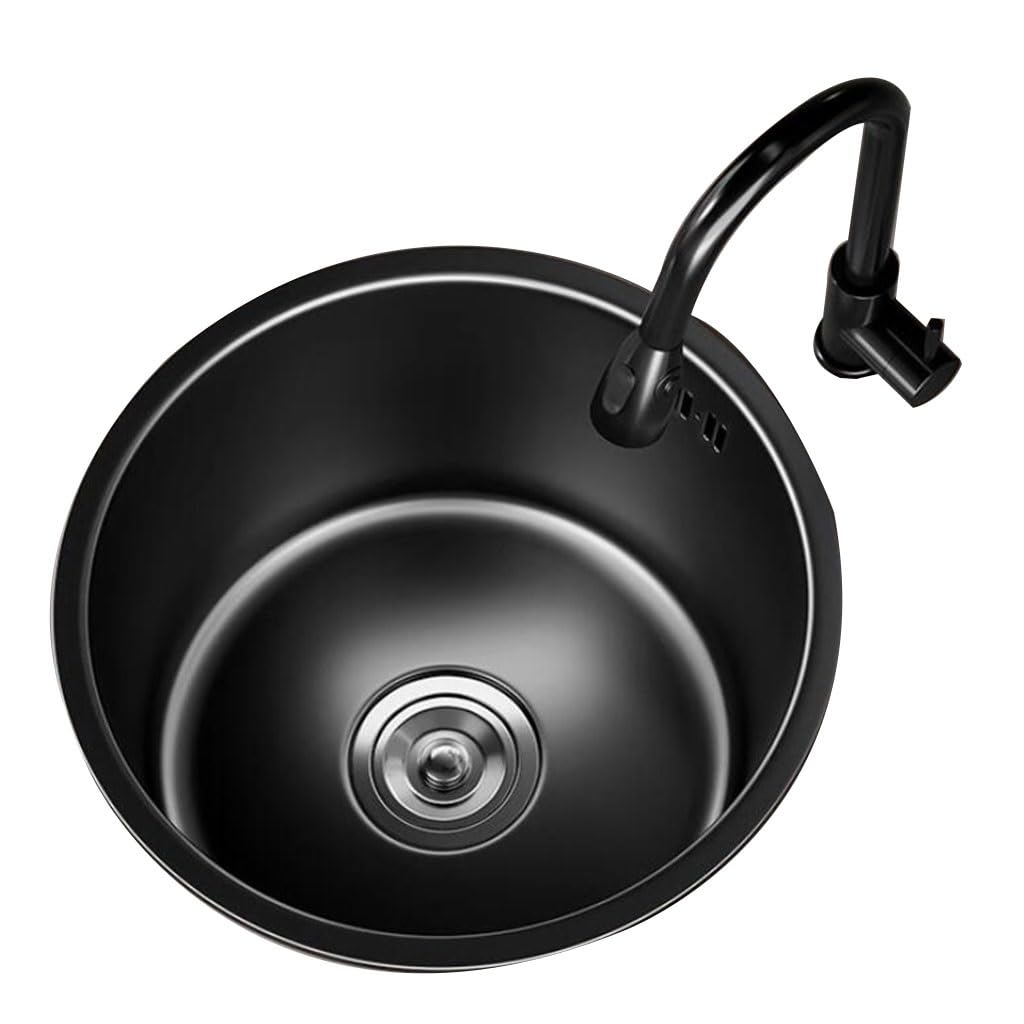 Évier de cuisine d'été sous plan pour studio et studio étudiant avec robinet