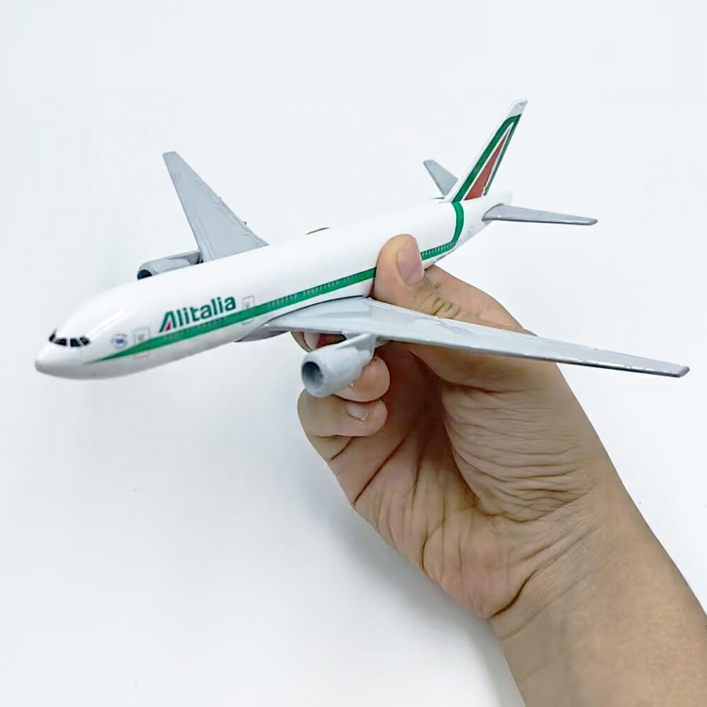Modello aereo per 777 Alitalia lega 1/400 scala Diecast modello di aereo in metallo modelli in miniatura con supporto per display collezione regalo Natale modelli in miniatura
