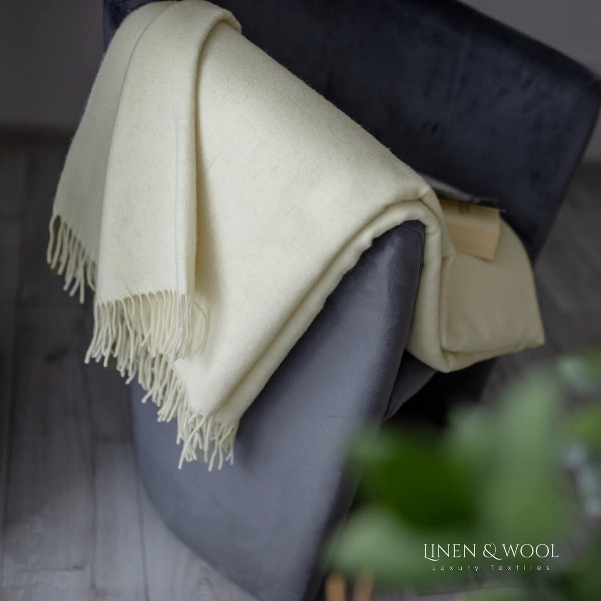 Linen & Cotton Plaid de Luxe, Très Doux et Chaud Stonewold - 100% Laine Merinos, Blanc Naturel (140 x 200 cm) Couverture Chauffante/Jeté de Canapé/Couvre Lit Polaire/Blanket pour Sofa/Idée Cadeau