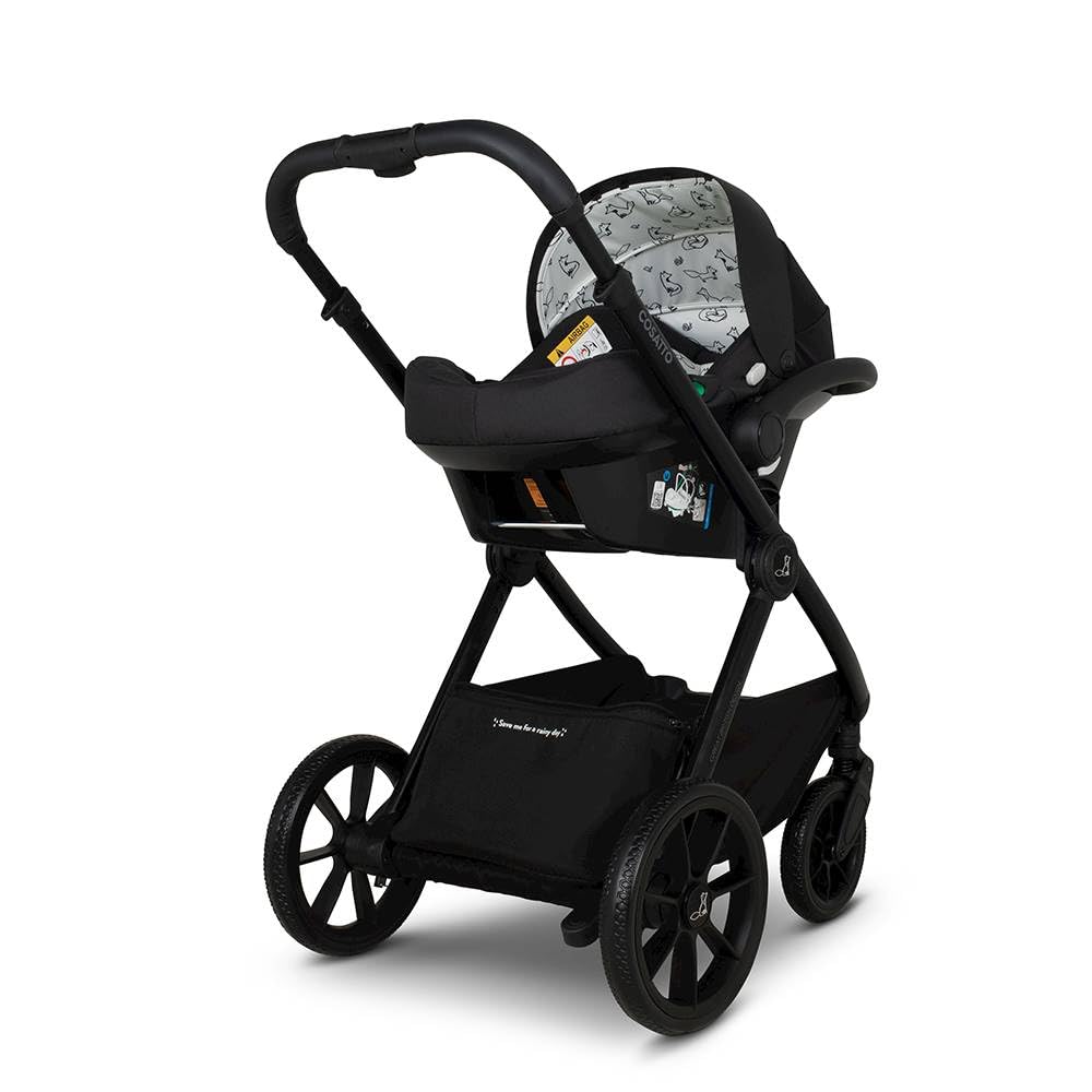 Cosatto Kinderwagen Set 3 in 1, Flach liegende Babywanne, Kinderwagenset, R129 Sportsitz, Babyschale und ISOFIX Basis, Wickeltasche & Regenschutz, 0-25kg (Foxed)