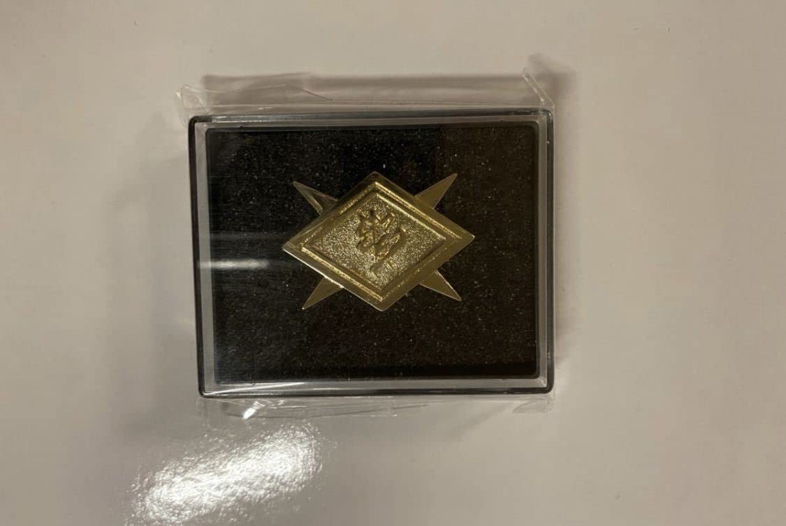 Amazon.co.jp: 花山組 代紋バッジ クラウドファンディング 刃牙