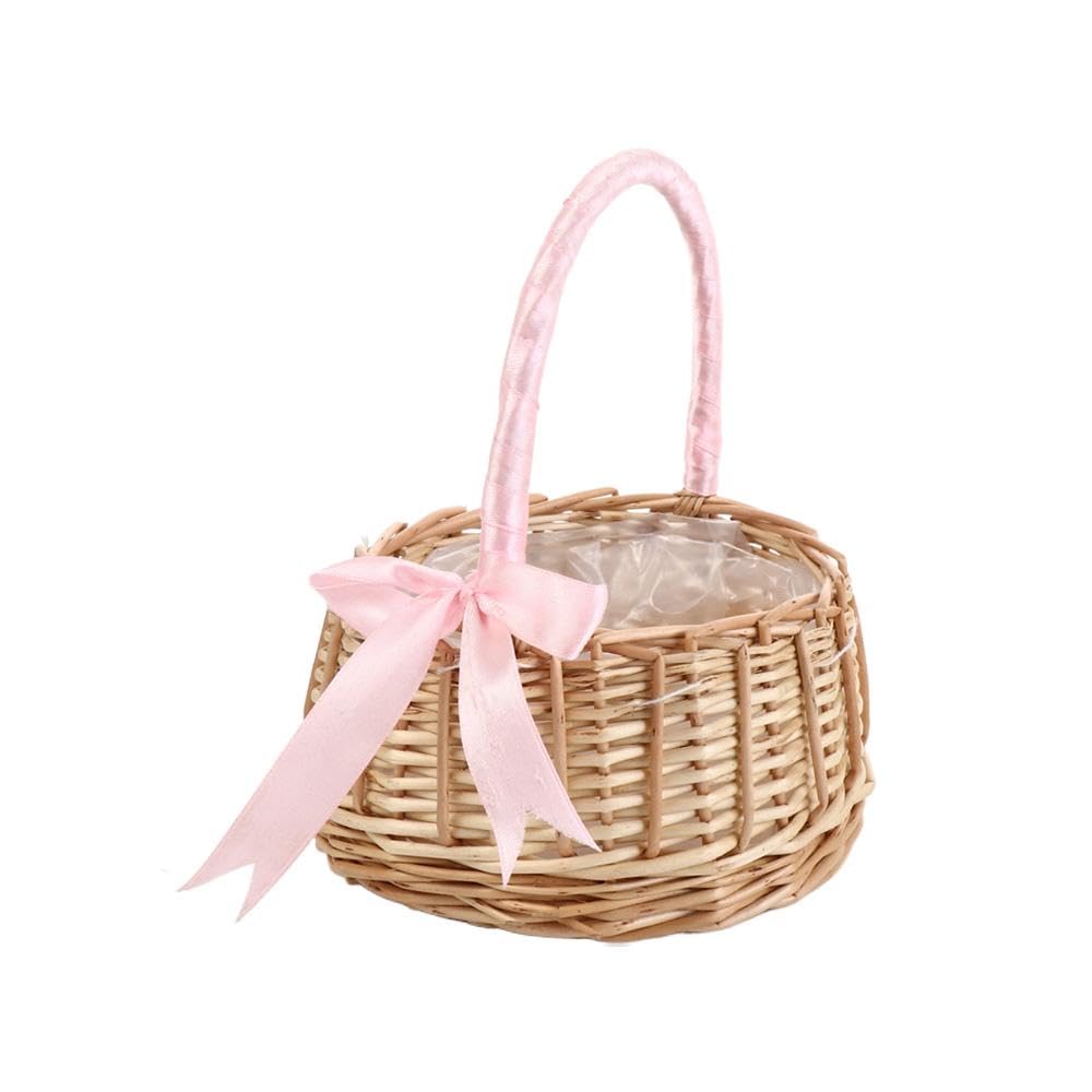 Panier de rangement en rotin rose pour embellir un bureau encombré