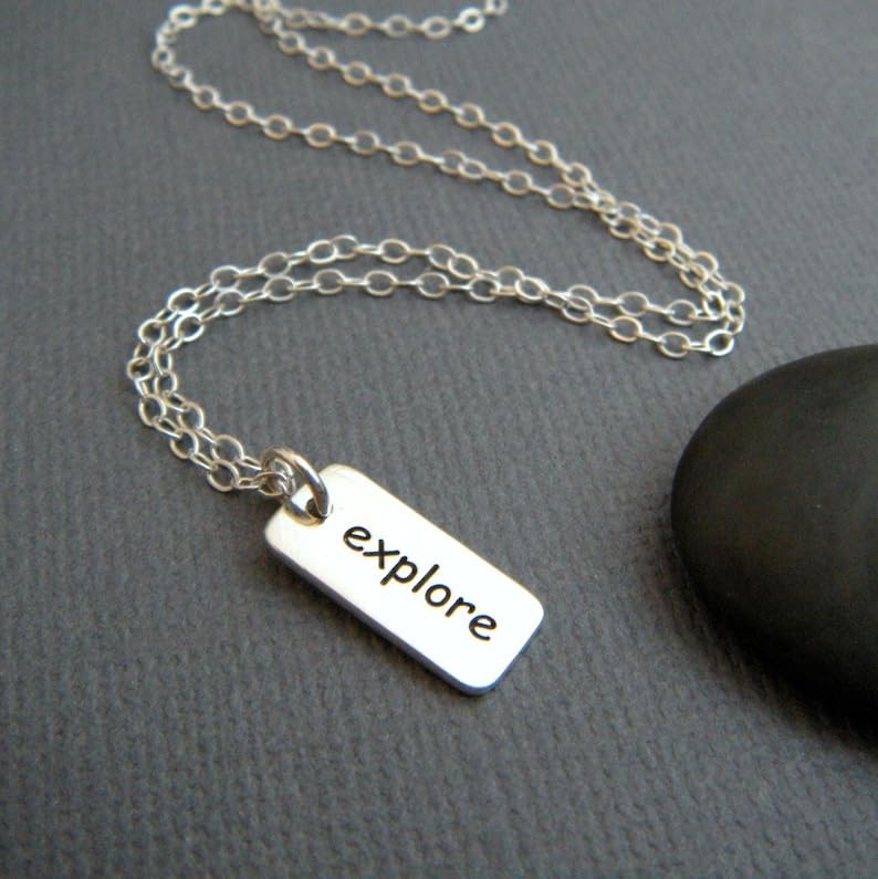 Collar de chakra sacro en plata de ley 925 con acabado delicado para el dia a dia 2