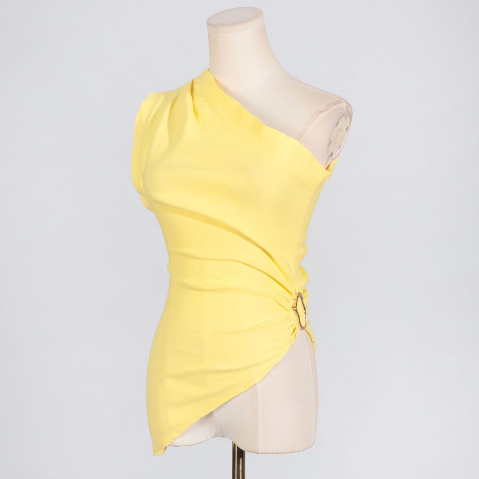 Top à une épaule pour femmes Sans manches Coupe ajustée Ourlet irrégulier solide Boucle en métal Chemise de sortie